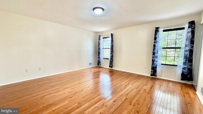 Building Photo - 305 Marten Rd