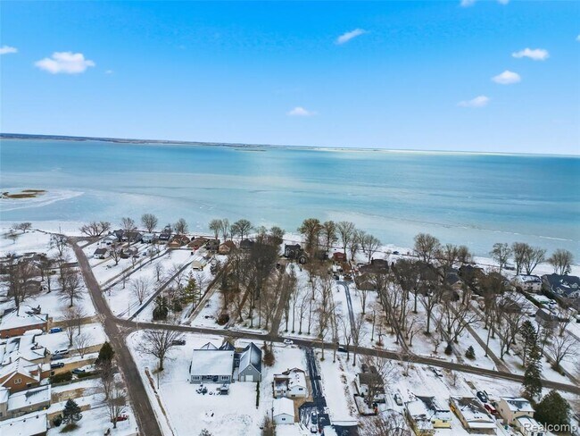 Building Photo - 38301 Murdick Dr