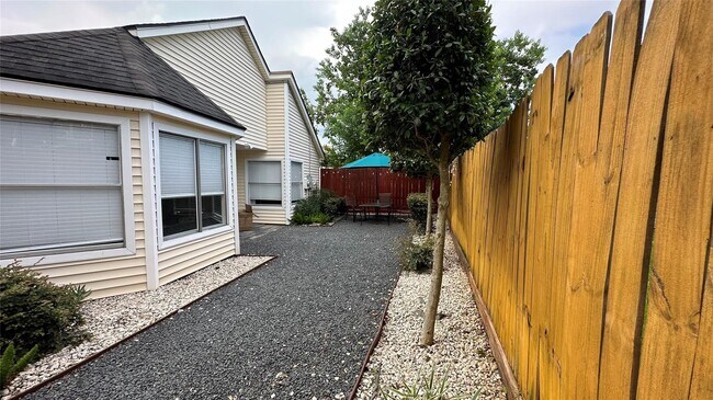 Building Photo - 4626 Green Trail Dr