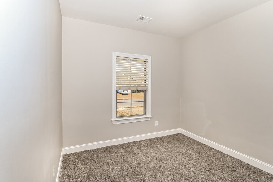 Building Photo - 13077 Mingus Ln