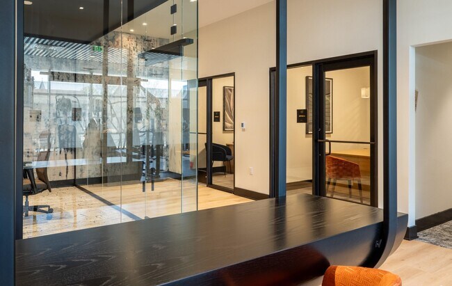 Building Photo - 32 Oakland Ave