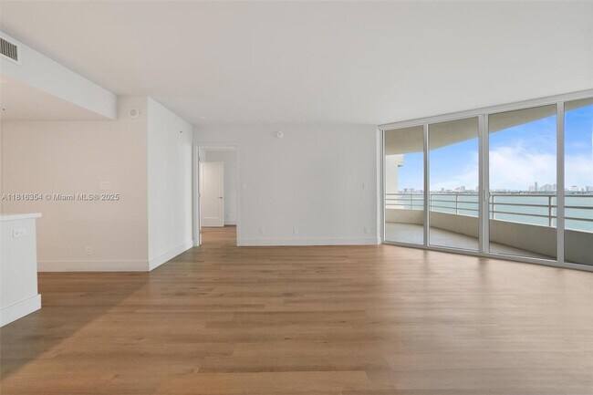 Building Photo - 555 NE 34th St