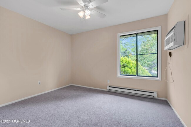 Building Photo - 30 Meadow Green Cir