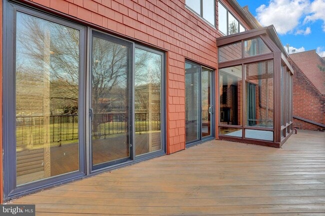 Building Photo - 2 Coldwater Ct