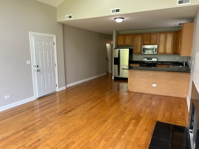 Kitchen - 2327 S Sawyer Ave