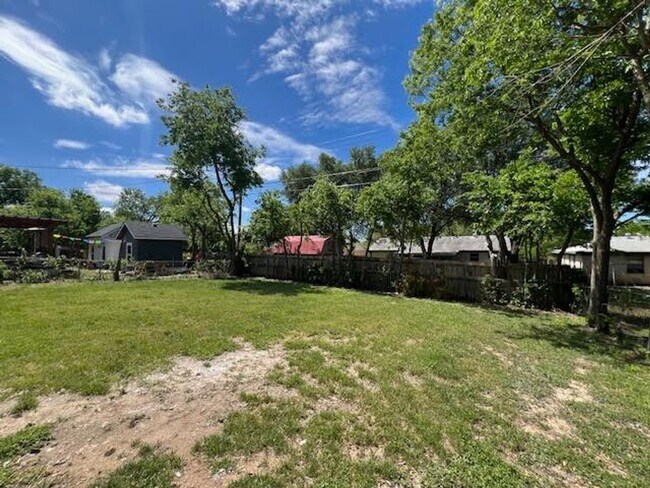 Building Photo - 1212 La Porte Dr