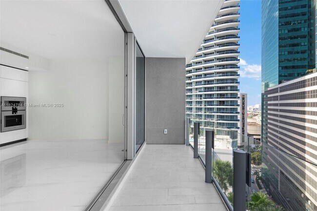 Building Photo - 300 Biscayne Blvd Way