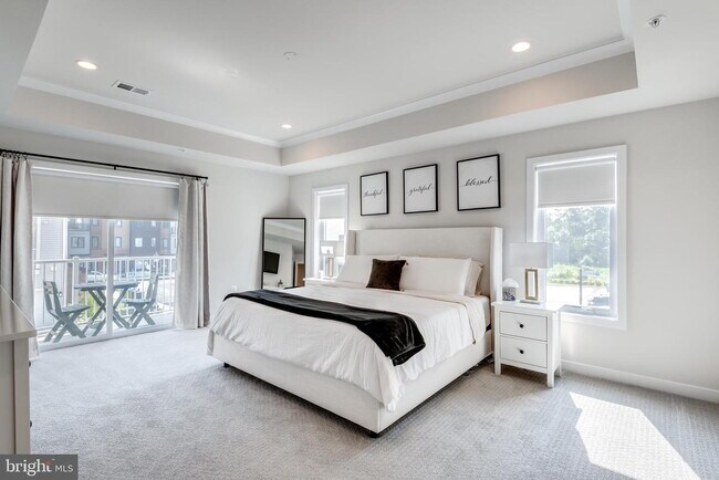 Building Photo - MOVE-IN READY TOWNHOUSE-STYLE CONDO IN ASHBURN