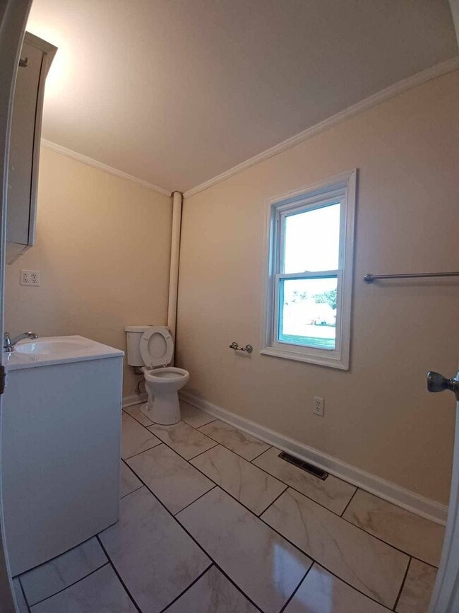 Building Photo - 2 bedroom house for rent