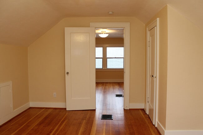 Building Photo - 3423 NE 54th Ave