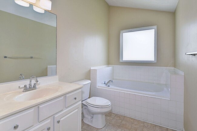 Building Photo - Spacious & Updated Hampton Home