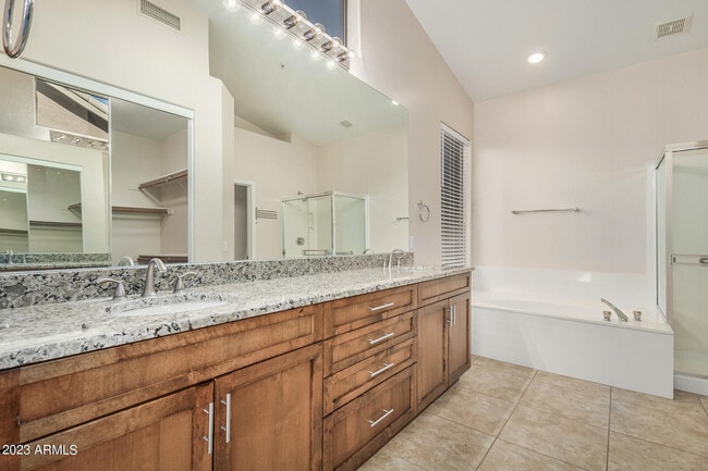 Building Photo - 9560 E Rockwood Dr