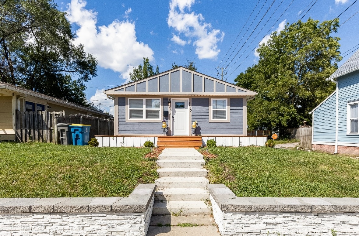 Single level home with large front porch/deck - 1420 E Market St