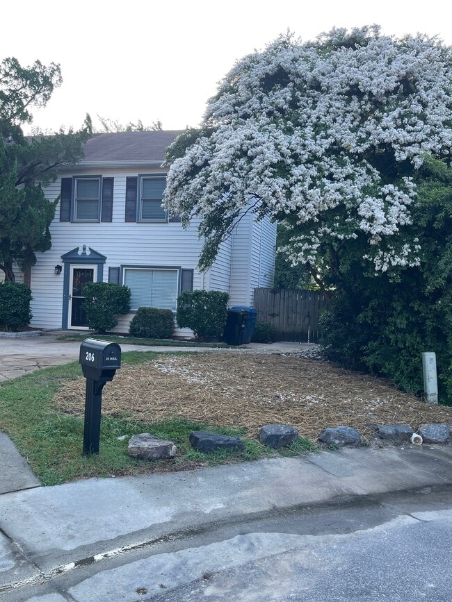 Primary Photo - 206 N Palm Ave