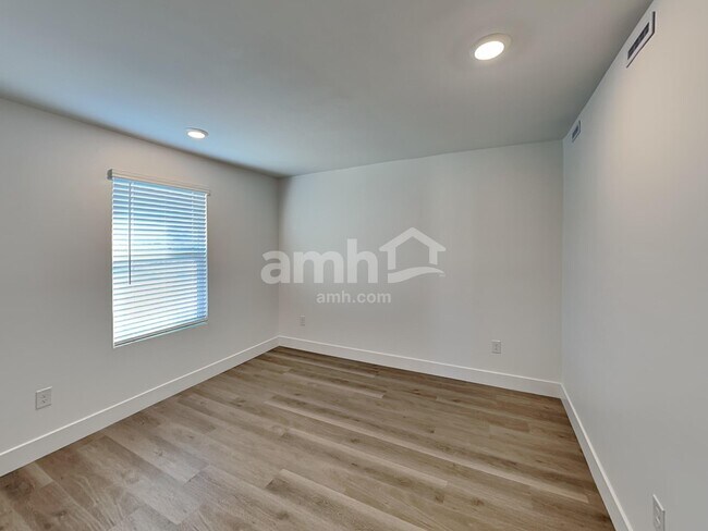 Building Photo - 6461 E Paseo Baranda