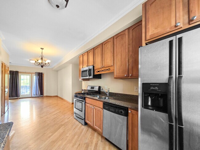 Building Photo - 4904 N Drake Ave