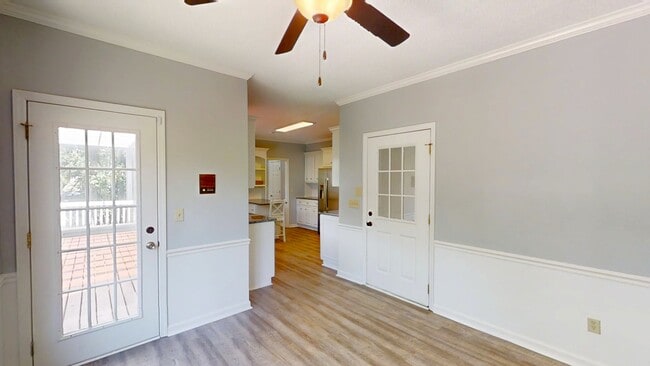 Building Photo - 4130 Knollcrest Cir N