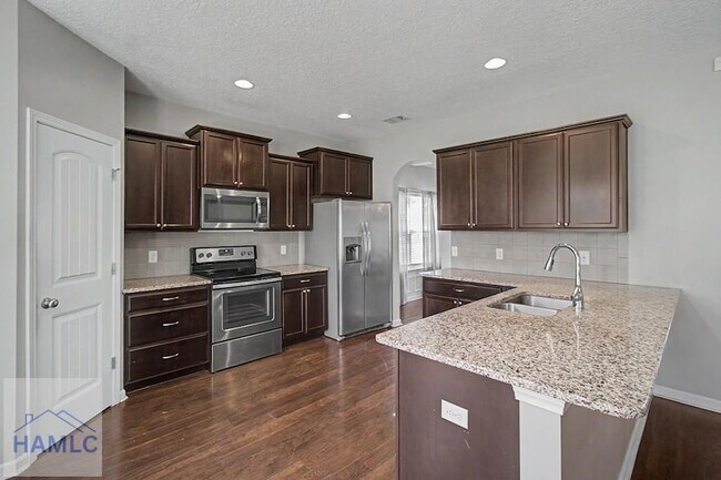 Building Photo - 976 Oak Crest Dr