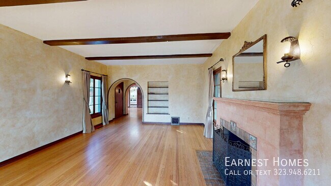 Building Photo - 842 E Walnut Ave
