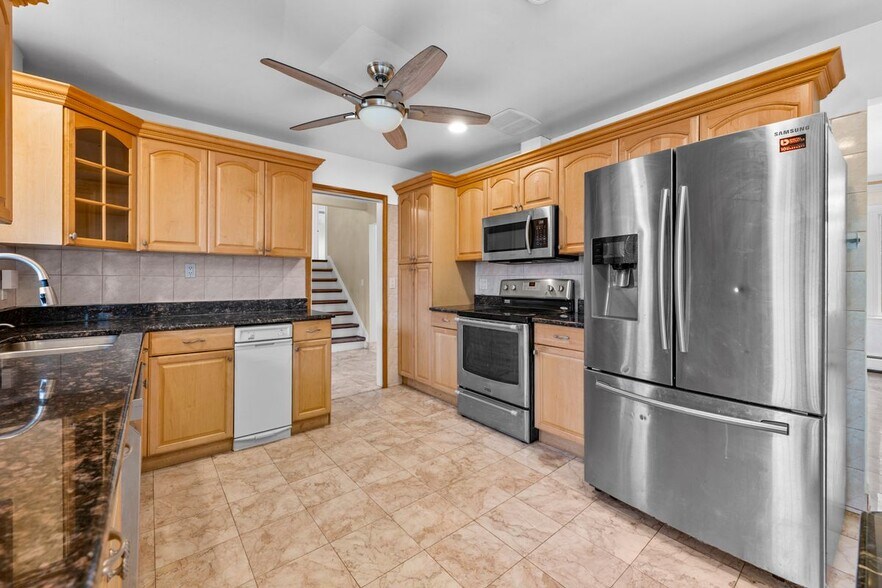 Building Photo - 2616 Douglas Dr