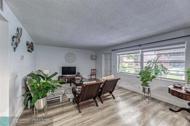 Building Photo - 200 NE 12th Ave