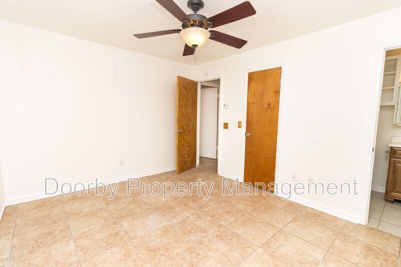 Building Photo - 1809 N Hawthorne St