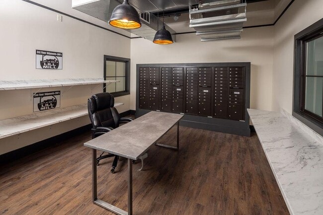 Building Photo - 200-U Barrett St