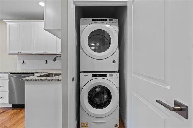 Building Photo - 376 Arnolds Neck Dr