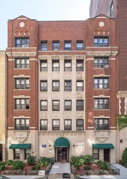 Building Photo - 435 W Roscoe St