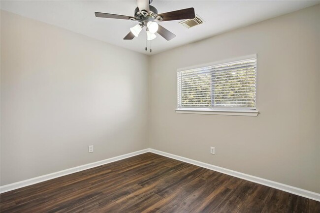 Building Photo - 6103 Elton Knolls St