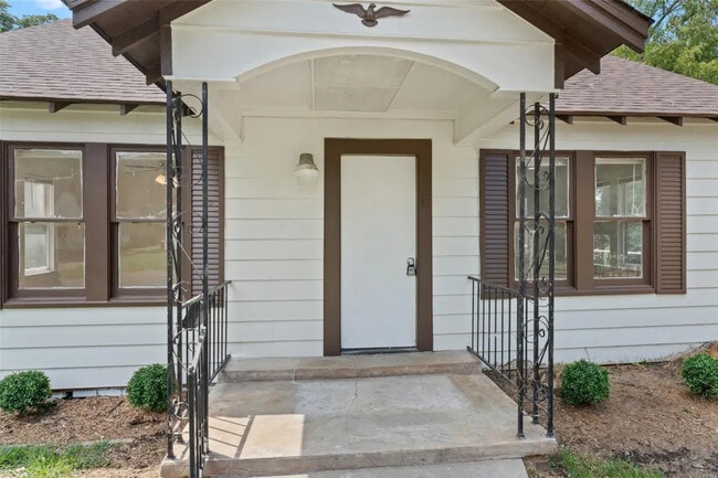 Building Photo - 431 Electra St