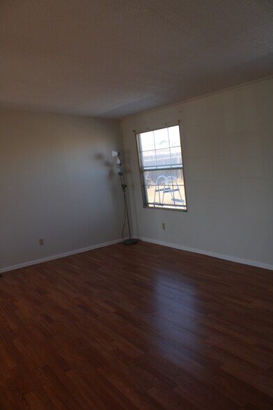 Building Photo - 355 E Kipp Ave