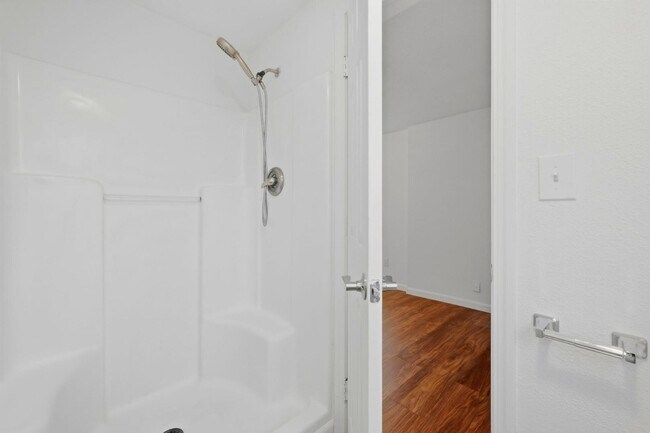 Building Photo - 810 E 63rd St