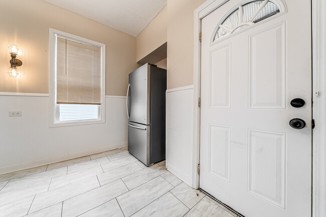 Building Photo - 1453 W 101st St