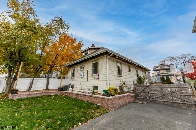 Building Photo - 58 Pillot Pl