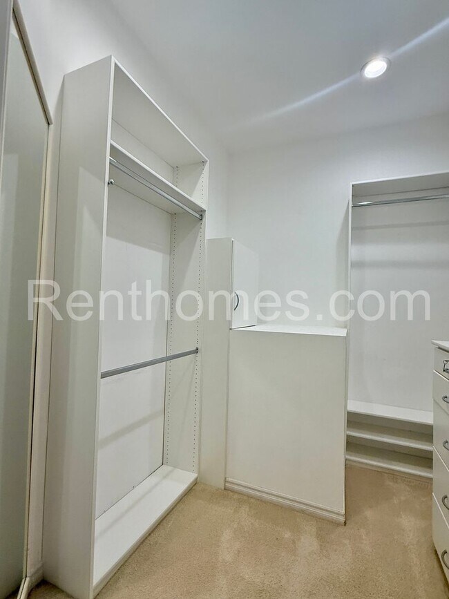 Building Photo - 4204 Explorer Ct