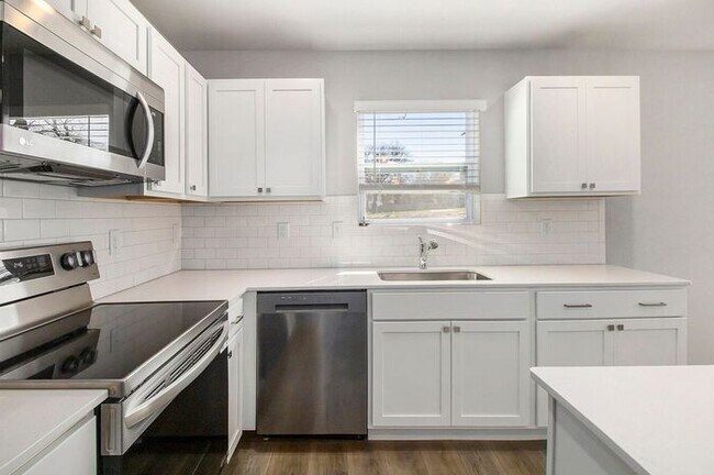 Building Photo - 510 Homewild Ave