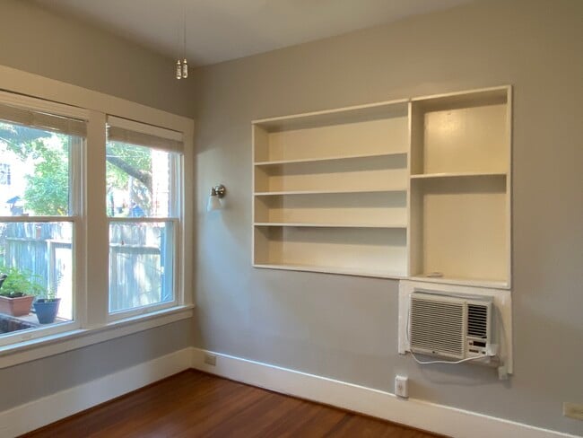 #1 Bedroom - 812 Branard St