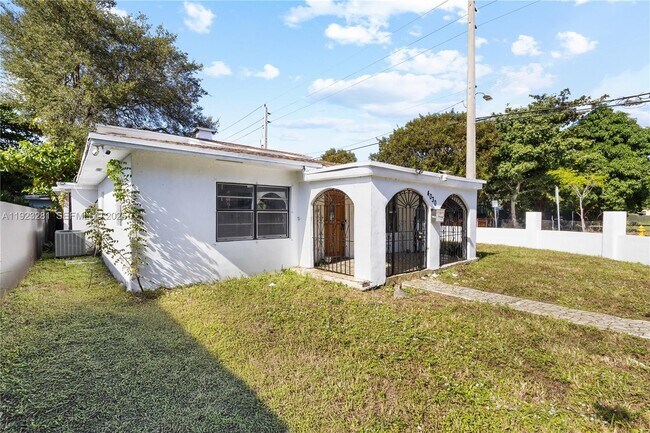 Building Photo - 4030 NW 1st Ave