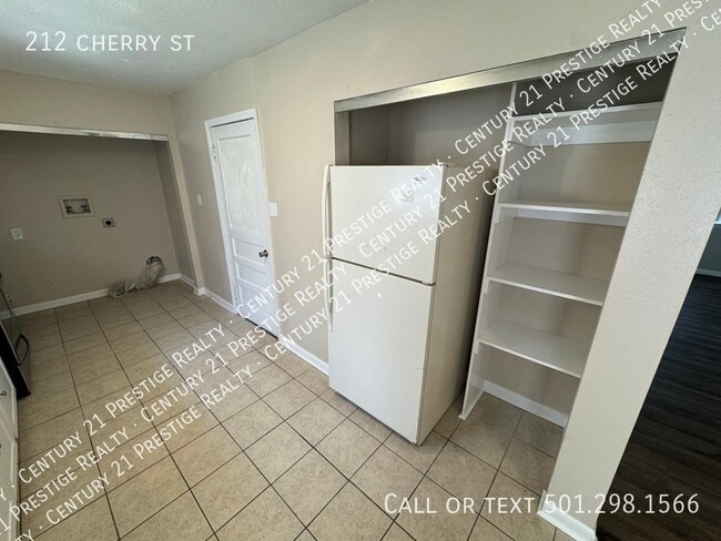 Building Photo - 212 Cherry St