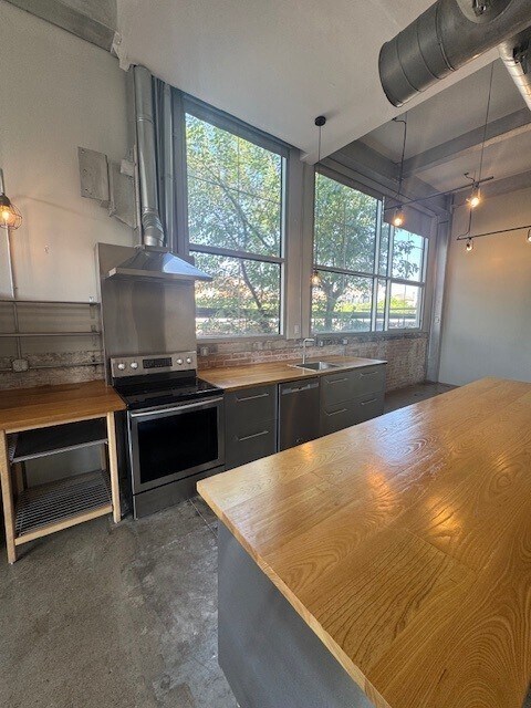 Building Photo - 1312 Live Oak St