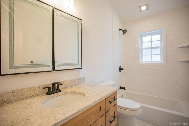 Building Photo - 451 E Pine St