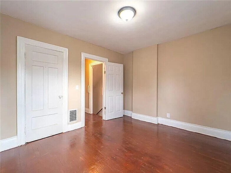 Building Photo - 1339 Clifford Ave