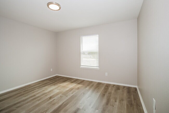 Building Photo - 6509 Longleaf Ln