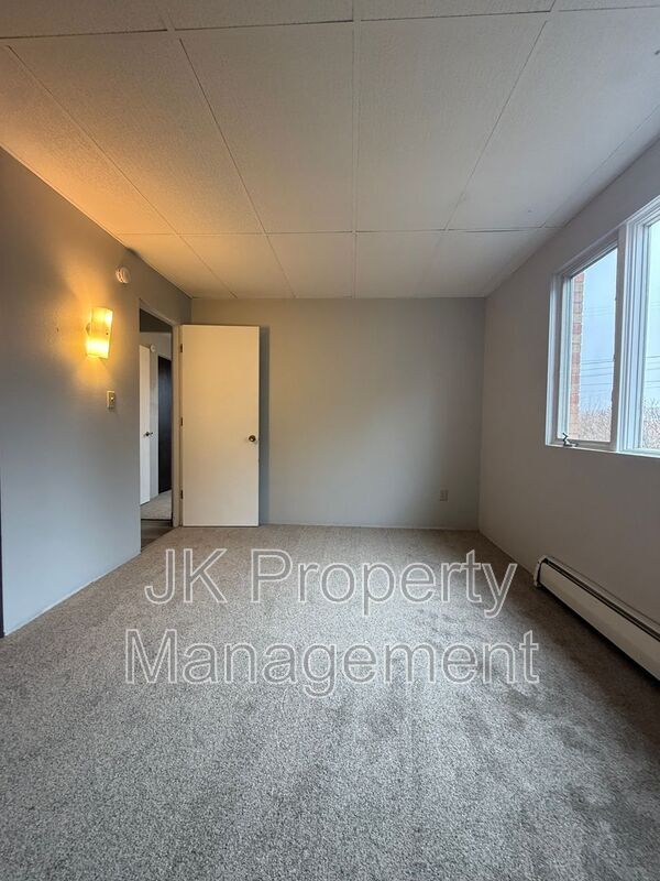 Building Photo - 1122 1st Ave SW