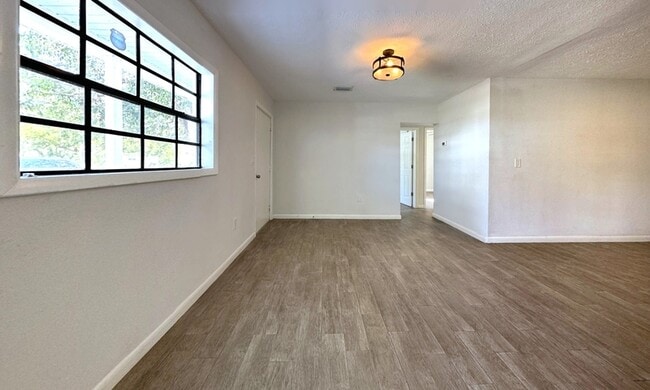 Building Photo - 2928 W Elrod Ave