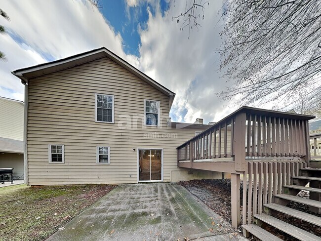 Building Photo - 32 Alston Ln SW