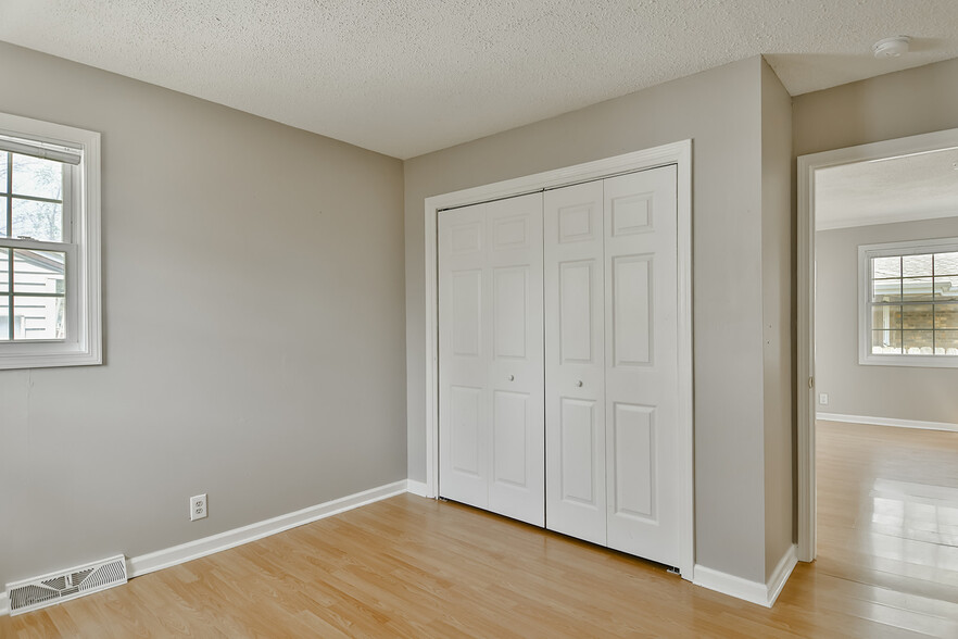 first floor bedroom - 314 Clifford Ave