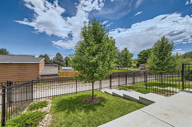 Building Photo - West Longmont Townhome!