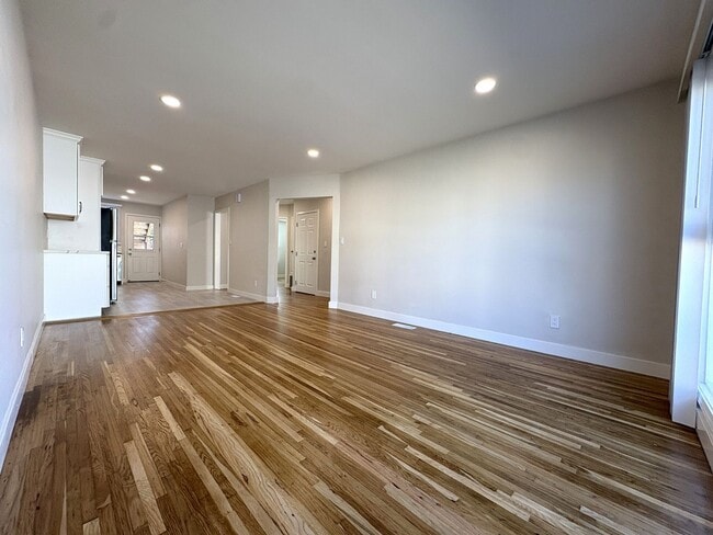 Building Photo - 1327-1329 Judah Street